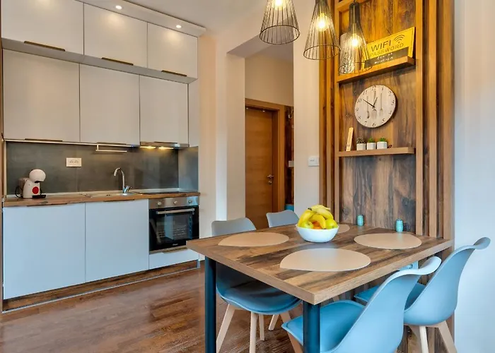 Centar Lux * Ζλάτιμπορ